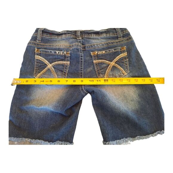 Distressed Denim Shorts Modest Length Cuffed Embroidered Jrs size 5 EUC Truce - Picture 8 of 11